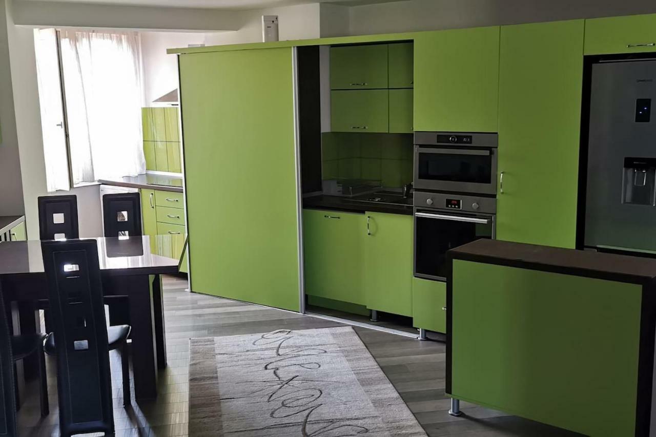 Luxury Apartment With Two Bedrooms And Large Living Room, 100 Square Meters, City Center Oradea Eksteriør billede