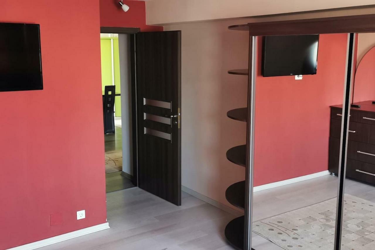 Luxury Apartment With Two Bedrooms And Large Living Room, 100 Square Meters, City Center Oradea Eksteriør billede