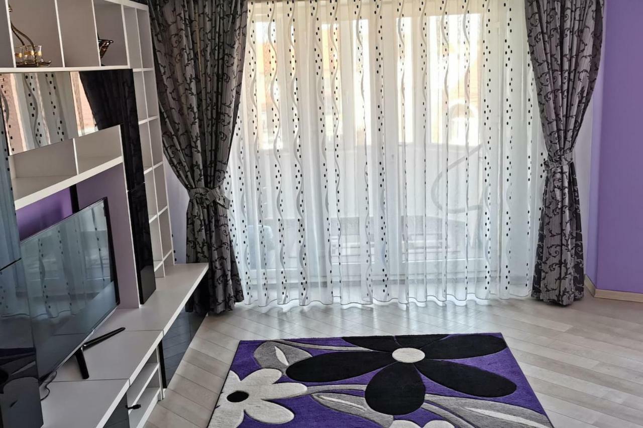 Luxury Apartment With Two Bedrooms And Large Living Room, 100 Square Meters, City Center Oradea Eksteriør billede