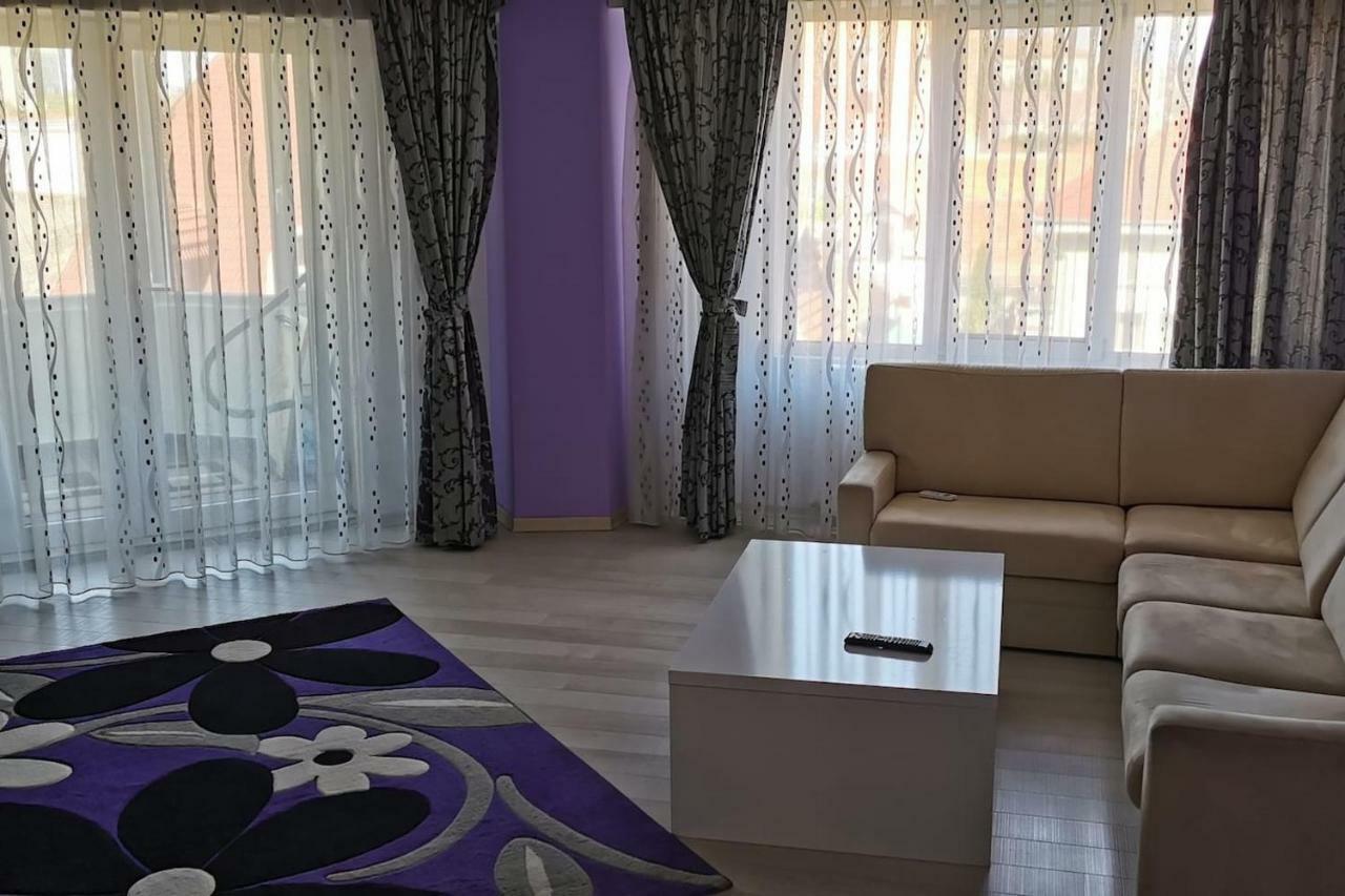 Luxury Apartment With Two Bedrooms And Large Living Room, 100 Square Meters, City Center Oradea Eksteriør billede